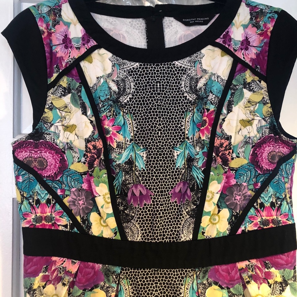 Dorothy Perkins floral dress - Picture 3 of 4